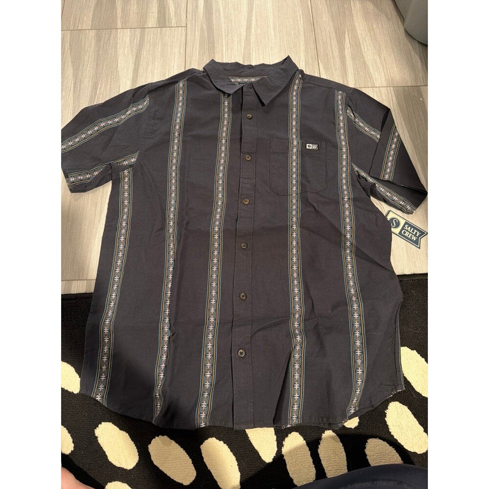 Brand new men’s salty crew button top